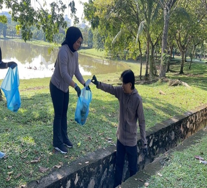 This program was conducted to increase awareness about the importance of maintaining environmental cleanliness, especially in public spaces and natural areas such as lakes and public park. It highlights how small positive actions can create significant long-term environmental impact.